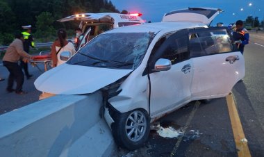 Tabrak U-turn Pembatas Jalan Tol Pekanbaru-Dumai di KM 14 B, Sopir Minibus Diduga Microsleep, 2 Tewas dan 6 Orang Terluka