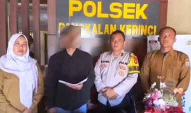 Kirim Foto Pocong Bawa Parang Ketuk Rumah Warga Hasil AI ke Grup WhatsApp Desa Makmur SP6 Pelalawan, RH Minta Maaf