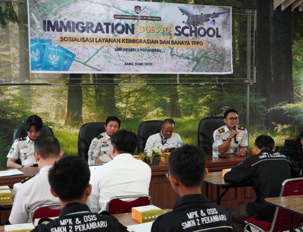 Siswa SMKN 2 Dapat Pemahaman Tentang Layanan Keimigrasian dan Bahaya TPPO dari Imigrasi Pekanbaru