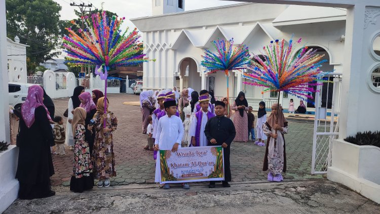 15 Santri MDTA Masjid Ubudiyah Pekanbaru Ikuti Wisuda Iqra' dan Khatam Alquran, H Ervan: Anak tak Mampu Gratis Ikut MDTA