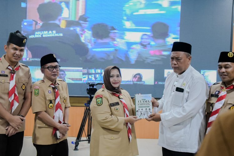 Luncurkan Buku Profil Ulama Kharismatik Kabupaten Bengkalis Jilid II, Bupati Kasmarni: Semoga Jadi Sumber Motivasi