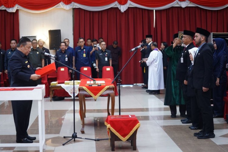 Lantik 238 Pejabat Eselon III dan IV Pemprov Riau, Plt Gubri SF Hariyanto Minta OPD Maksimalkan Pendapatan Daerah