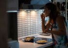 Sering Alami 'Midnight Craving?' Ini Penjelasan dan Cara Mengatasinya