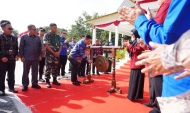 Lepas Ribuan Mahasiswa Kukerta Unri, SF Hariyanto Titip Misi Provinsi Riau Menuju Indonesia Emas 2045