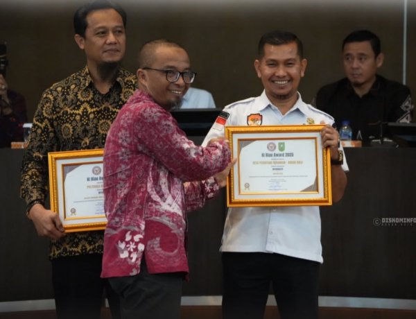 PPID Rohul Boyong Tiga Penghargaan di KI Award Riau 2025