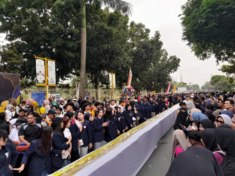 Kue Talam Durian Pekanbaru Sepanjang 1,1 Km di Jalan Sudirman Pekanbaru Pecahkan Rekor MURI