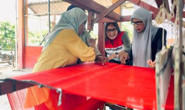 Merajut Kembali Mimpi yang Hanyut, Kisah Pengrajin Tenun Srikandi Serumpun Bangkit Bersama PHR