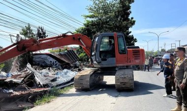 PKL Dilarang Dirikan Bangunan di Atas Drainase dan Bahu Jalan, Pemko Pekanbaru Siapkan Lokasi di Seputaran Tugu Keris