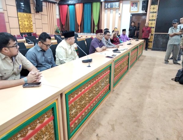 Ketua DPRD Riau Desak Parisman dan Eet Minta Maaf Secara Kelembagaan