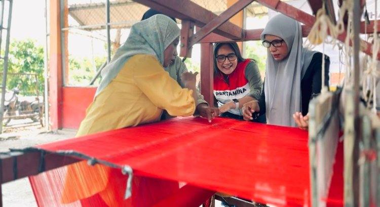 Merajut Kembali Mimpi yang Hanyut, Kisah Pengrajin Tenun Srikandi Serumpun Bangkit Bersama PHR
