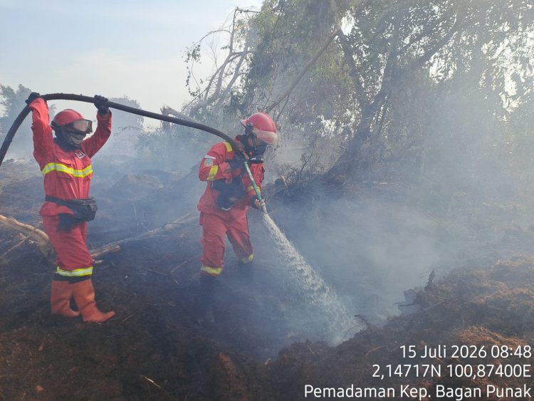 28 Titik Panas Menyala di Riau, Manggala Agni Lanjutkan Padamkan Karhutla di Bangko Rohil Hari Ini