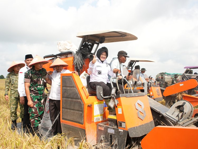 Dari Mustahik Menuju Mandiri, Sembilan Petani Bungaraya Sukses Gelar Panen Perdana