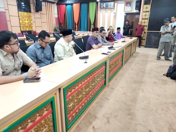 Ketua DPRD Riau Desak Parisman dan Eet Minta Maaf Secara Kelembagaan