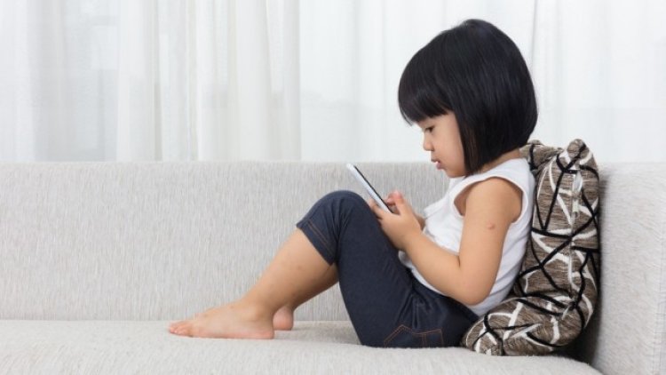 Anak Sering Main Gadget, Bikin Jantung Lemah? Ini Faktanya