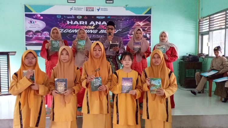 Keren! Murid SMPN 1 Siak Kecil Sukses Terbitkan 5 Buku Karya Sendiri di Hari Anak Nasional