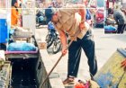 Dinas Lingkungan Hidup Rokan Hilir Keruk Drainase di Sejumlah Jalan, Cegah Banjir dan Malaria