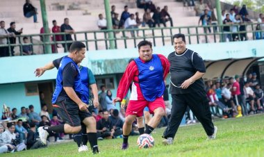 Ketua DPRD Septian Nugraha Ikuti Fun Football Hari Jadi ke-514 Bengkalis, Pererat Silaturahmi dan Perkuat Sinergi