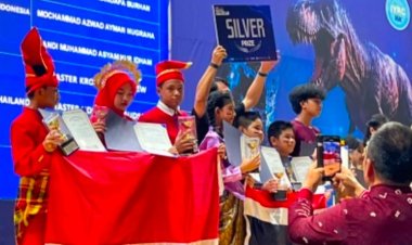 Tiga Murid MTsN 1 Makassar Raih Silver Medal Creative Design Robotic dan Excellent Award Game Maker KIT Challenge di Korsel