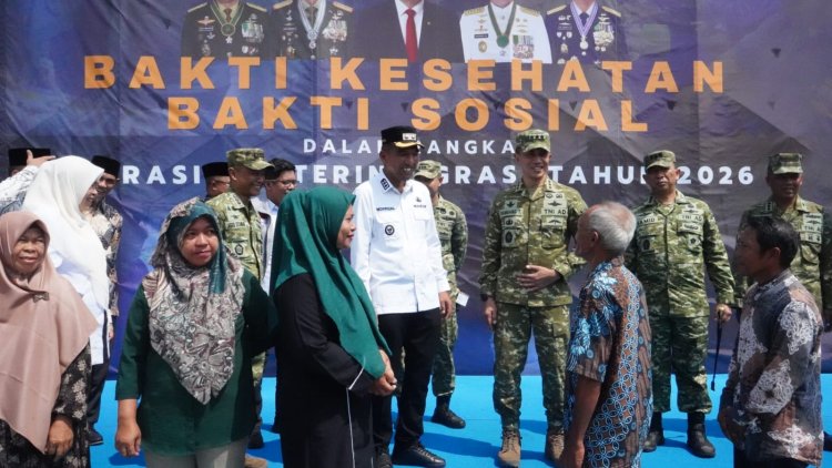 Kaster TNI Pimpin Bakti Kesehatan dan Sosial di Dabo Singkep, Kodam XIX Tuanku Tambusai Salurkan 636 Paket Sembako