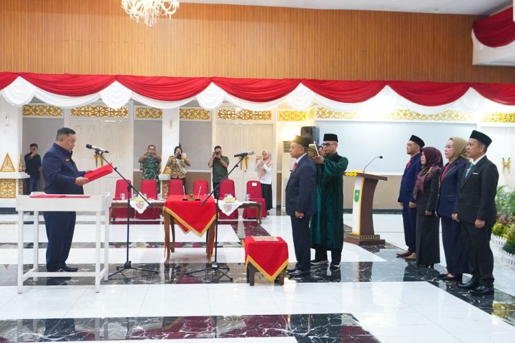Plt Gubri Lantik Anggota Komisi Informasi Provinsi Riau Periode 2026–2030, Pastikan Pelayanan Hak Informasi Masyarakat Optimal