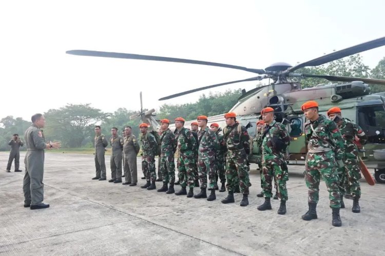 13 Prajurit Kopasgat Batalyon 462 Pekanbaru Diterjunkan  di Kerumutan Pelalawan, Bantu Padamkan Api Karhutla