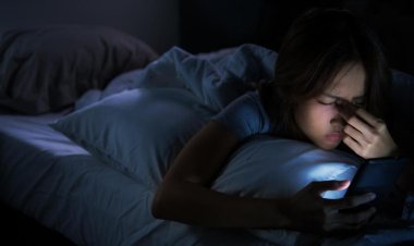Langsung Cek Notif HP Pas Bangun Tidur? Bisa Begini Efeknya ke Jantung