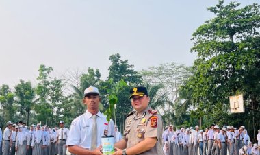Police Goes to School, Kapolsek Ujung Batu Ajak Siswa SMAN 2 Ujung Batu Jauhi Narkoba dan Peduli Lingkungan 