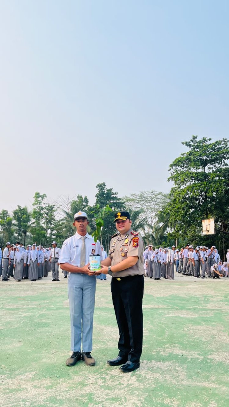 Police Goes to School, Kapolsek Ujung Batu Ajak Siswa SMAN 2 Ujung Batu Jauhi Narkoba dan Peduli Lingkungan 