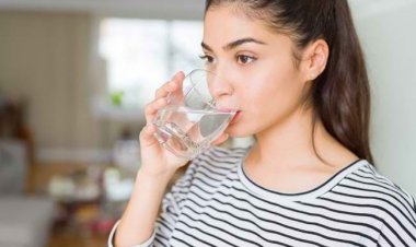 Tips Menjaga Kesehatan Tubuh Saat Kabut Asap, Perbanyak minum Air Putih Hingga Vit C