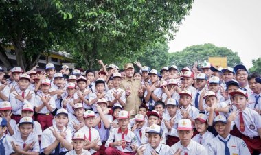 Satu Siswa Dapat 3 Seragam Gratis, Pemko Pekanbaru Segera Bagikan untuk 20 Ribu Lebih Peserta Didik SD dan SMP