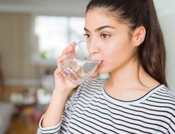 Tips Menjaga Kesehatan Tubuh Saat Kabut Asap, Perbanyak minum Air Putih Hingga Vit C