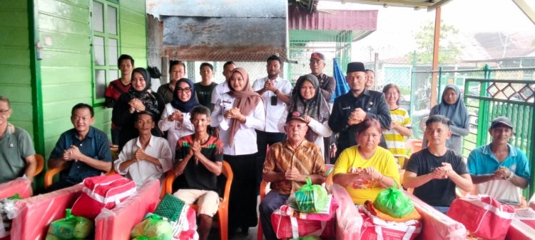 Pemkab Rohil Salurkan Bantuan untuk Warga Terdampak Kebakaran di Jalan Yahya Tatoe Bagan Barat